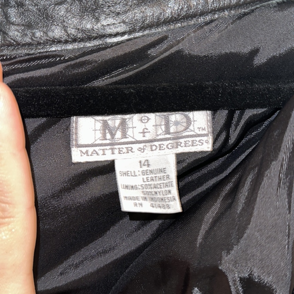 Genuine Leather High Rise Pants - Picture 2 of 4